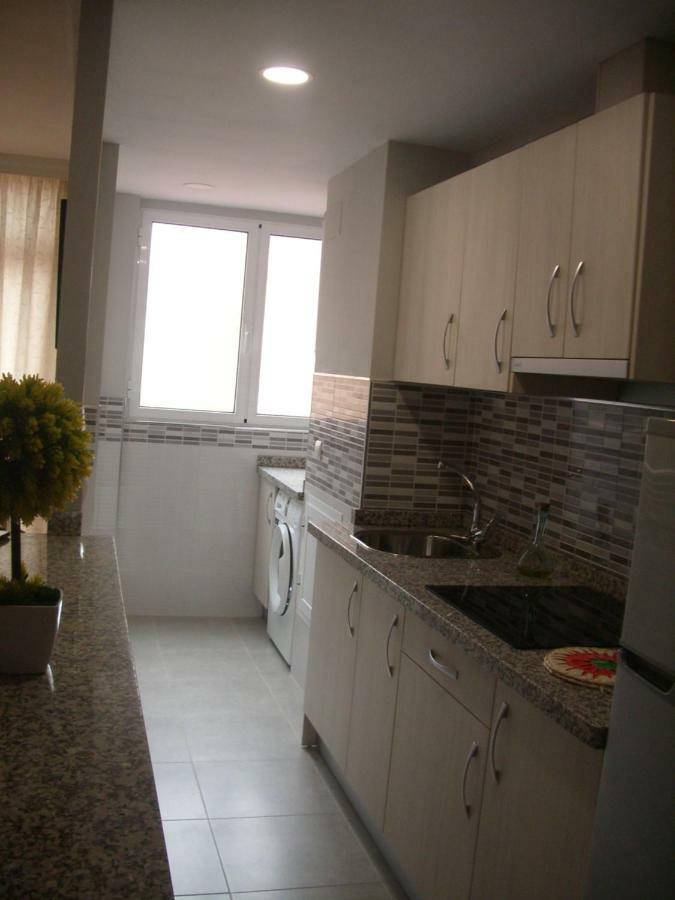 Paseo Maritimo De Poniente Apartment Malaga Luaran gambar
